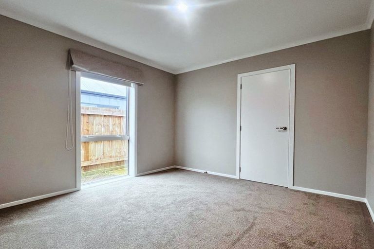 Photo of property in 16 Koru Loop, Paraparaumu, 5032