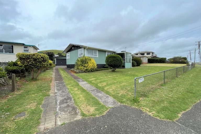 Photo of property in 109 Wallace Road, Mangere Bridge, Auckland, 2022