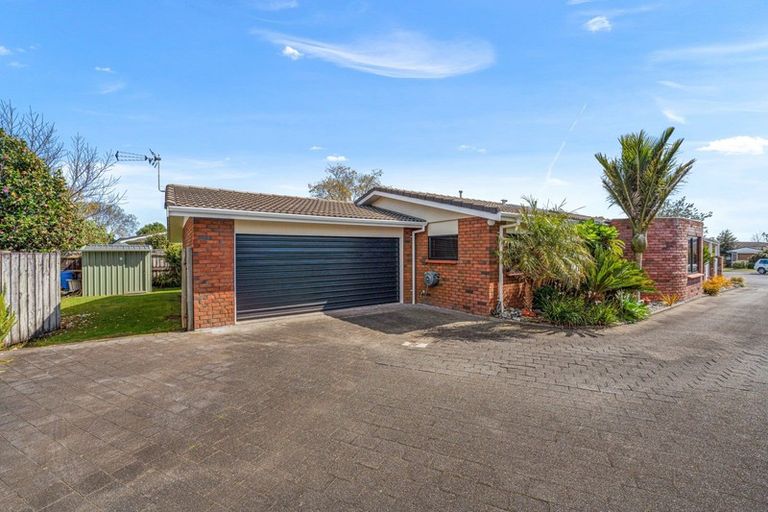 Photo of property in 8 Argyle Place, Highlands Park, New Plymouth, 4312