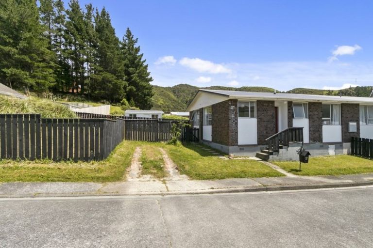 Photo of property in 2/47 Stockdale Street, Wainuiomata, Lower Hutt, 5014