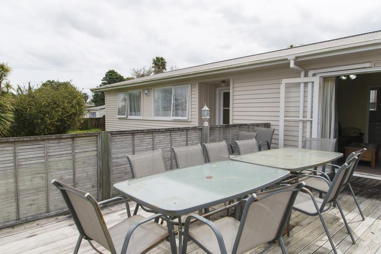 Photo of property in 6 Mcquarrie Avenue, Wattle Downs, Auckland, 2103