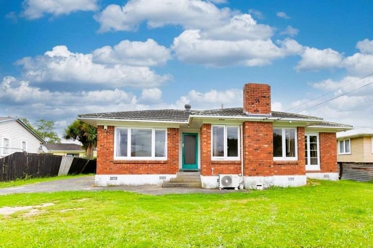 Photo of property in 17 Sutton Crescent, Papakura, 2110