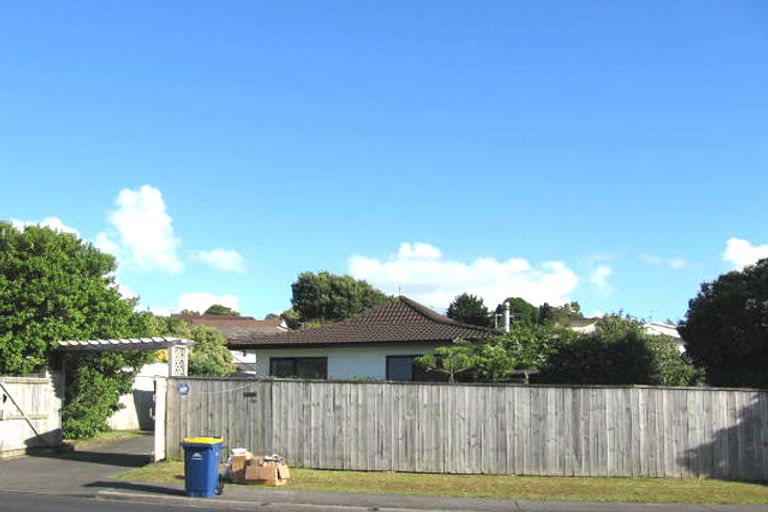 Photo of property in 56 Meadowood Drive, Unsworth Heights, Auckland, 0632