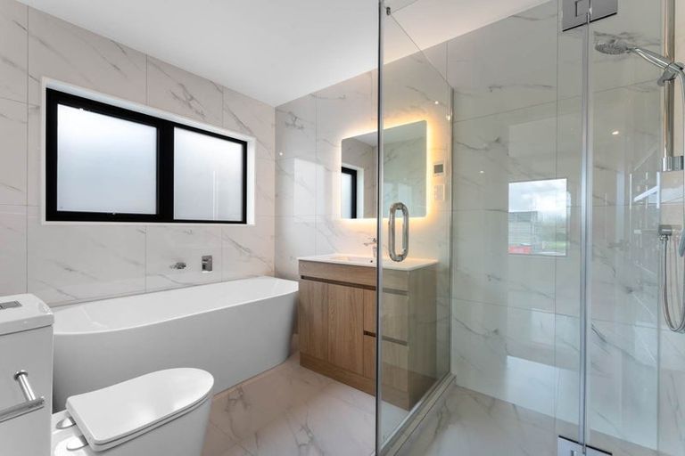 Photo of property in 12 Harbourside Parade, Hobsonville, 0616