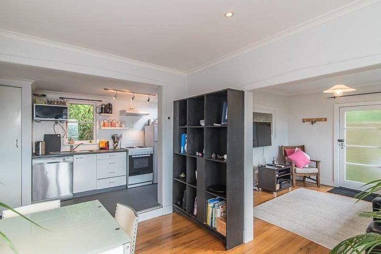 Photo of property in 92 Duncan Terrace, Kilbirnie, Wellington, 6022