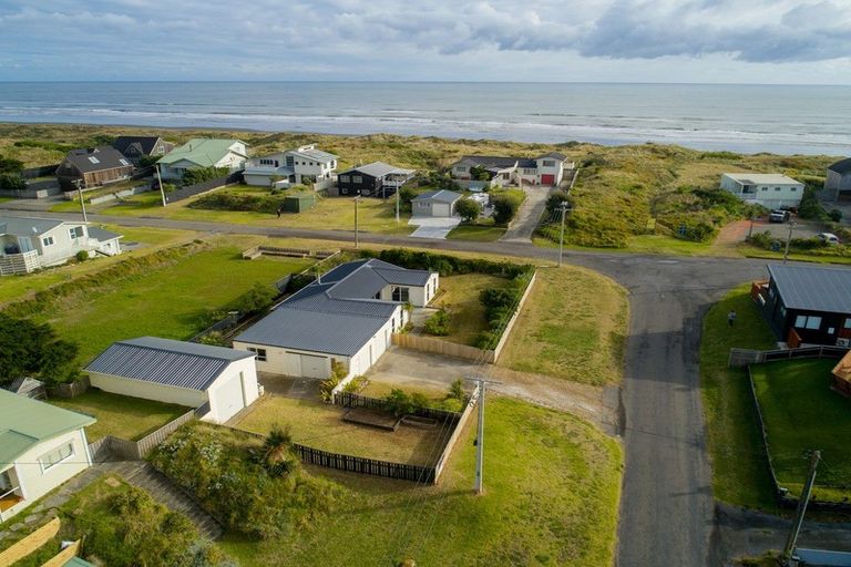 Photo of property in 31 Marine Parade South, Foxton Beach, Foxton, 4815