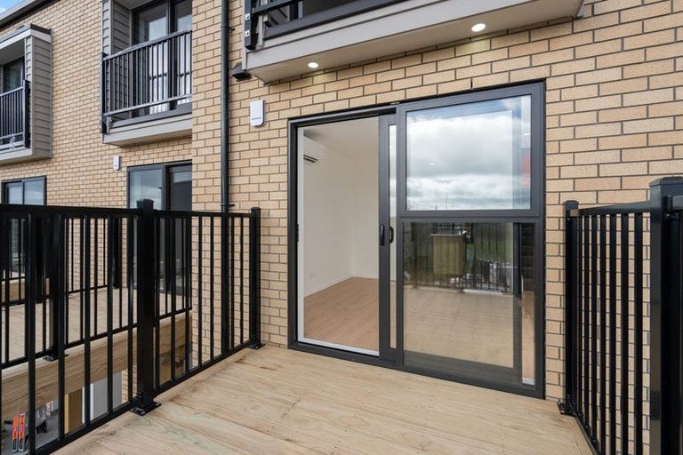 Photo of property in 31 Falcon Crescent, Hobsonville, Auckland, 0618