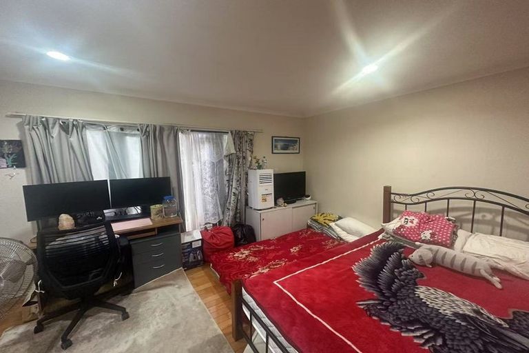 Photo of property in Tuscany Way, 16/3 Ambrico Place, New Lynn, Auckland, 0600