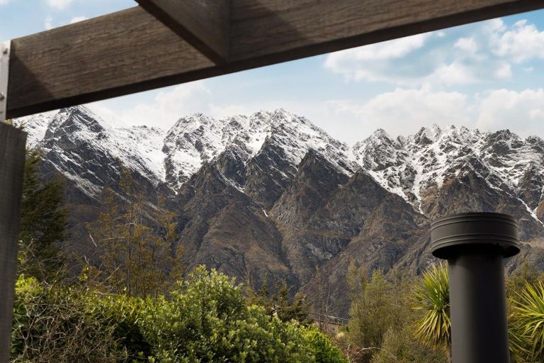 Photo of property in 2 Reading Court, Jacks Point, Queenstown, 9371