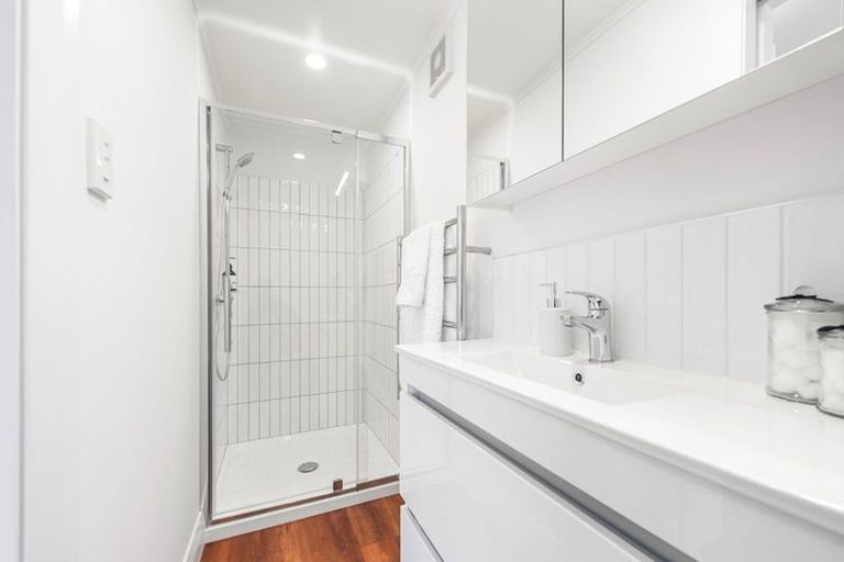 Photo of property in 1-2/6a Pohutukawa Street, Woburn, Lower Hutt, 5010