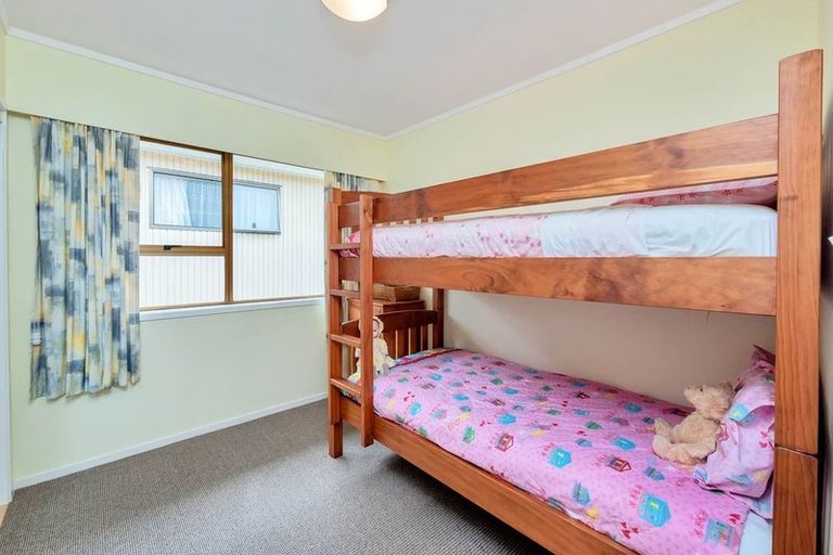 Photo of property in 11 Robin Lane, Browns Bay, Auckland, 0630