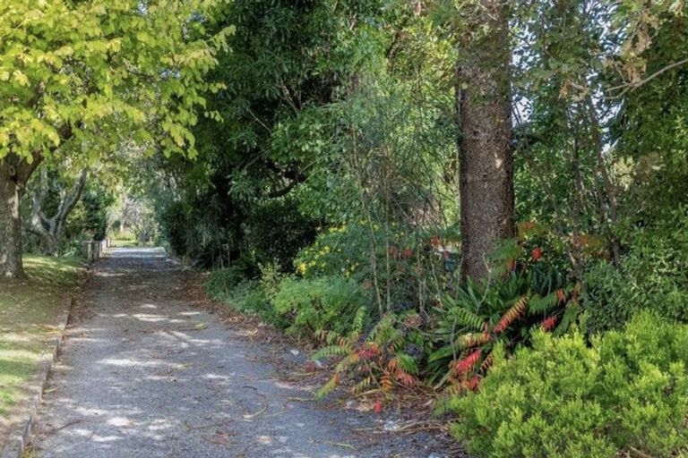 Photo of property in 18 Utauta Street, Waikanae, 5036