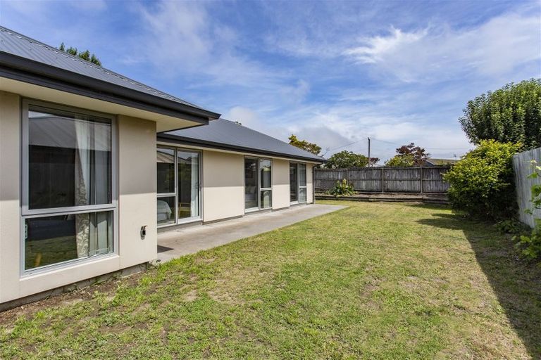 Photo of property in 2/28 Ottawa Road, Wainoni, Christchurch, 8061