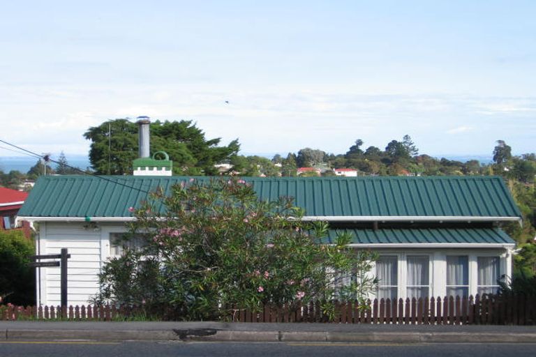 Photo of property in 1/130 Golf Road, Titirangi, Auckland, 0600