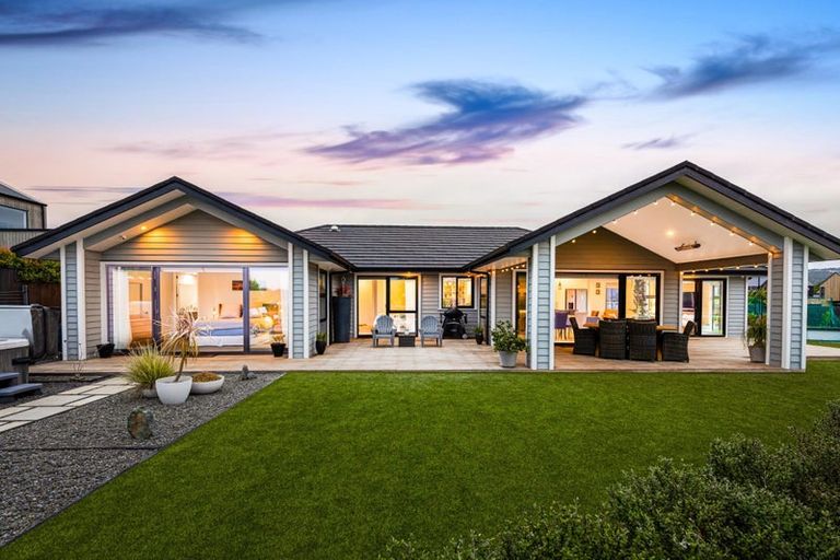 Photo of property in 22 William Blake Way, Riverhead, 0820