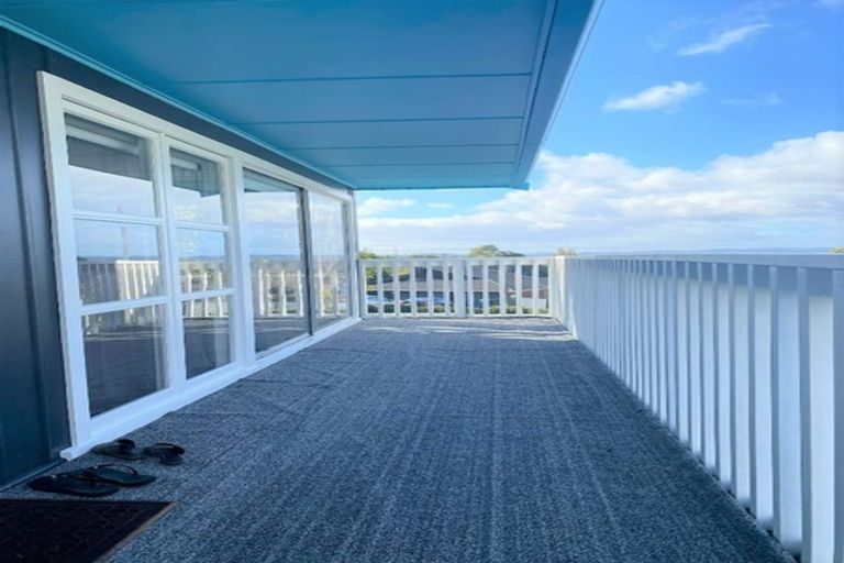 Photo of property in 5 Hartley Terrace, Massey, Auckland, 0614