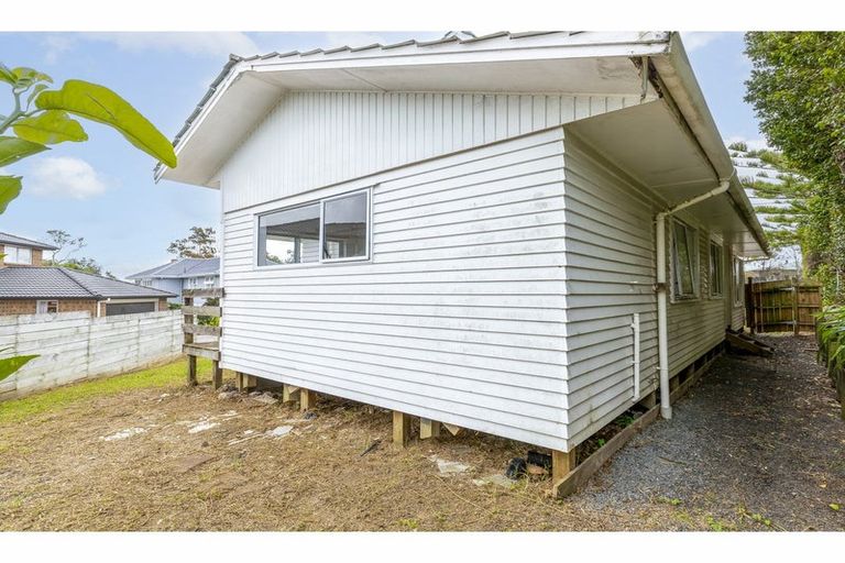 Photo of property in 33c Farquhar Road, Glendene, Auckland, 0602