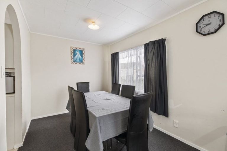 Photo of property in 2/5 Pureora Place, Clendon Park, Auckland, 2103