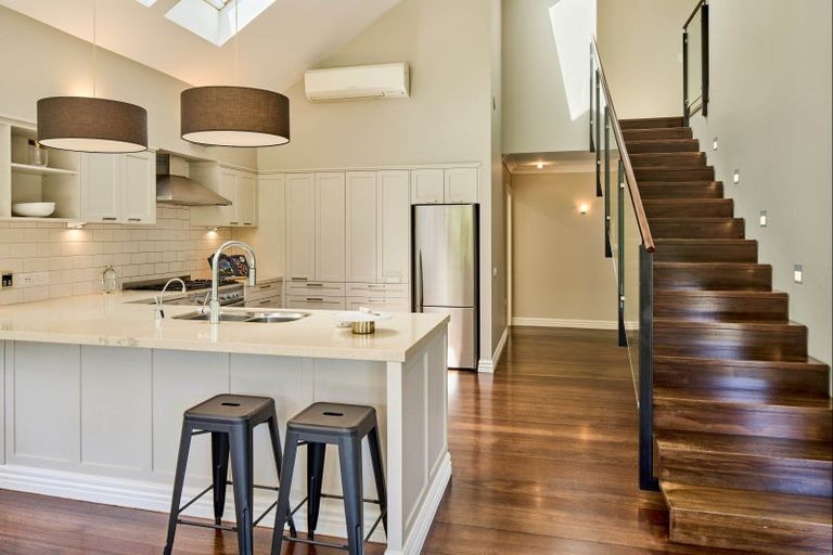 Photo of property in 5 Cheviot Road, Lowry Bay, Lower Hutt, 5013