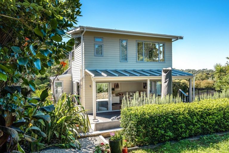 Photo of property in 88 Queens Drive, Oneroa, Waiheke Island, 1081