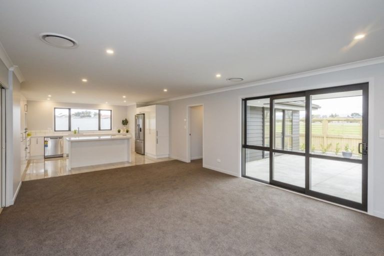 Photo of property in 5 Grand Oaks Drive, Awapuni, Palmerston North, 4412