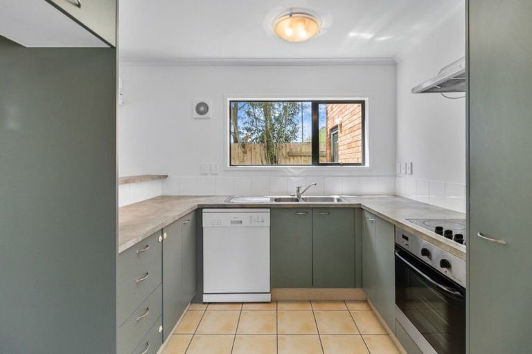 Photo of property in 43 Tiri Tiri Road, Birkdale, Auckland, 0626