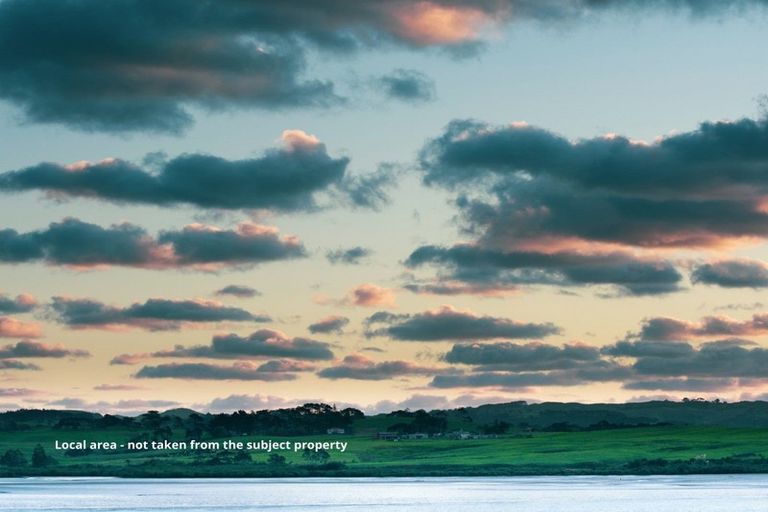 Photo of property in 53 Tahuna Minhinnick Drive, Glenbrook, 2681