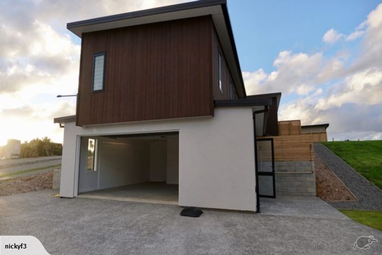 Photo of property in 7 Te Heke Place, Waikanae, 5036