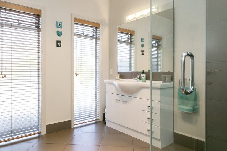 Photo of property in 72 Dalmore Way, Acacia Bay, Taupo, 3385