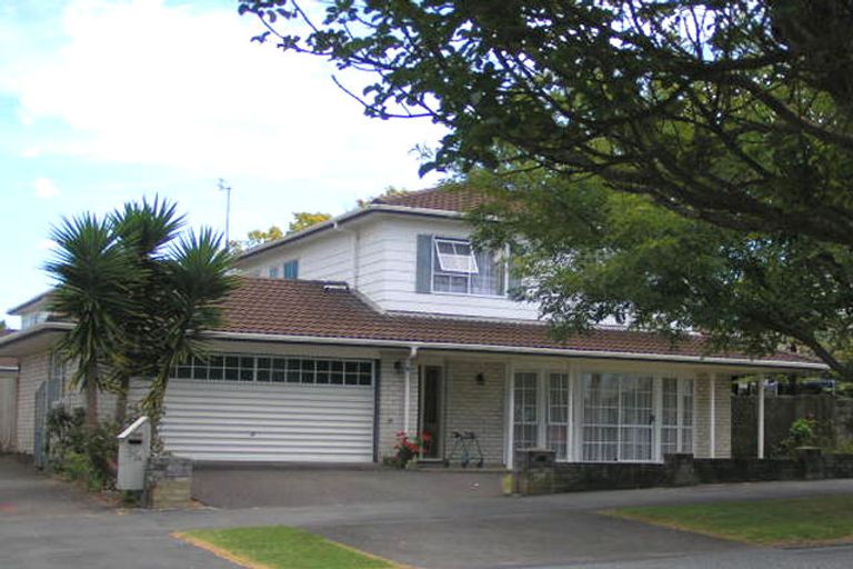 Photo of property in 2/34 Princes Street, Northcote Point, Auckland, 0627