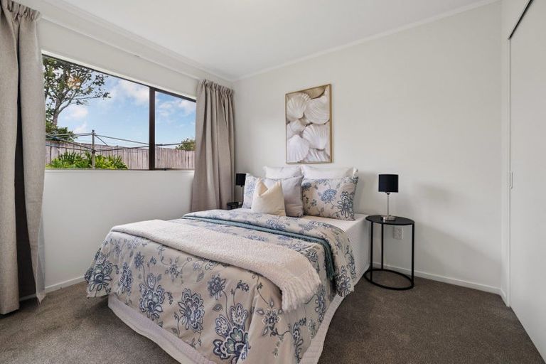 Photo of property in 1/7 Tusac Place, Totara Vale, Auckland, 0627