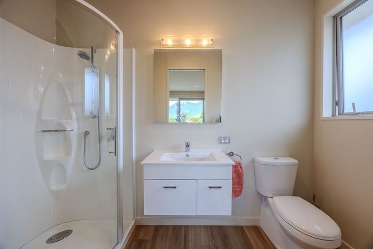 Photo of property in 5 Centre Crescent, Wanaka, 9305