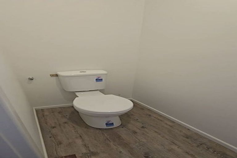 Photo of property in 17 Collingwood Road, Waiuku, 2123