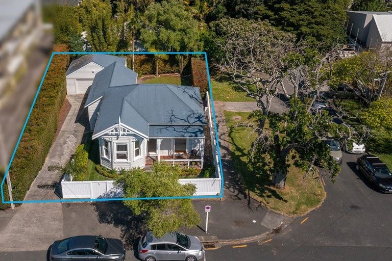 Photo of property in 95 Vauxhall Road, Devonport, Auckland, 0624