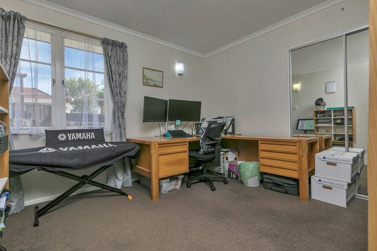 Photo of property in 16 Alma Street, Te Atatu South, Auckland, 0610