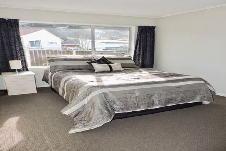 Photo of property in 21a Beauchamp Street, Tawa, Wellington, 5028