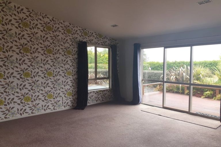 Photo of property in 75 Waikawa Beach Road, Manakau, Levin, 5573