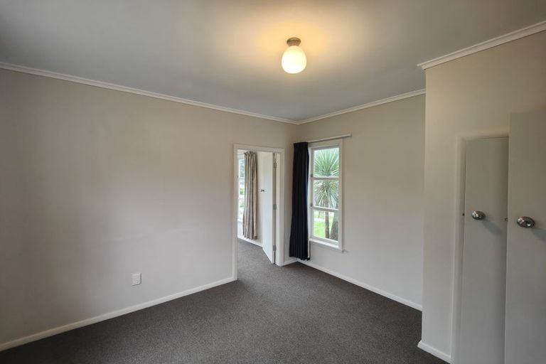 Photo of property in 9 Kereru Bend, Tawa, Wellington, 5028