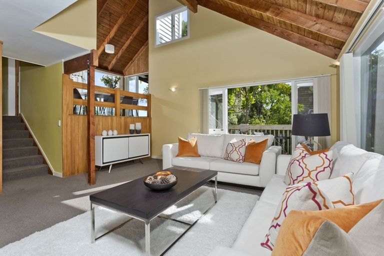 Photo of property in 8 Eucalyptus Place, Beach Haven, Auckland, 0626