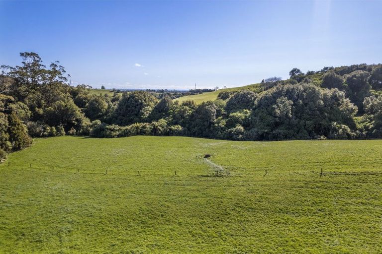 Photo of property in 114 Ackworth Road, Lepperton, New Plymouth, 4373