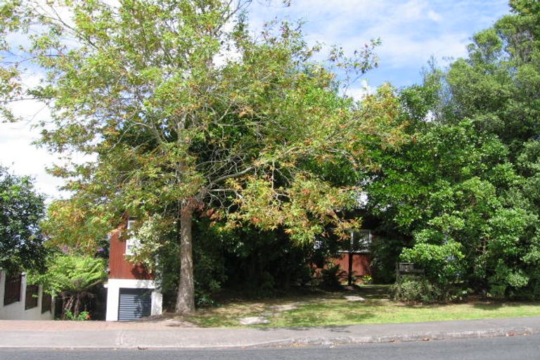 Photo of property in 8 Blakeborough Drive, Forrest Hill, Auckland, 0620