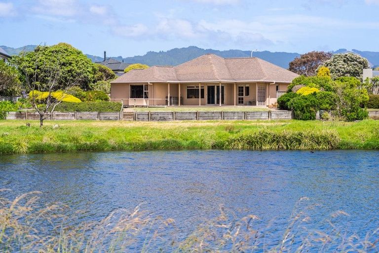 Photo of property in 11 Marewa Place, Waikanae Beach, Waikanae, 5036