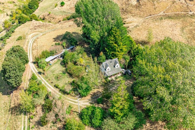 Photo of property in 1111 Tupurupuru Te Wharau Road, Kourarau Hill, Masterton, 5883