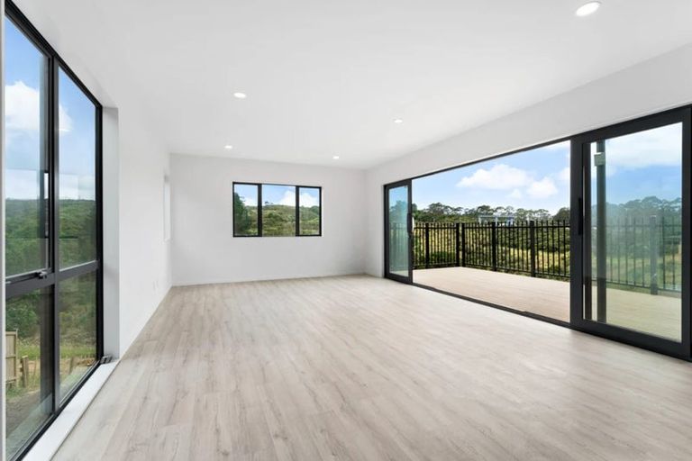 Photo of property in 27 Kotuitui Drive, Wainui, 0992