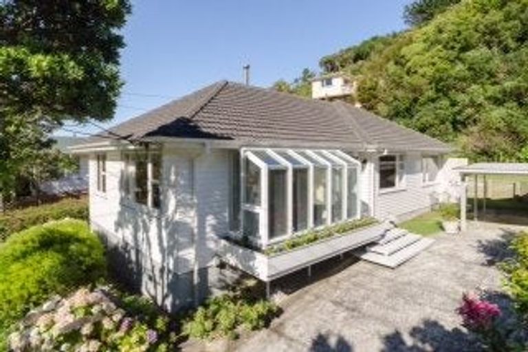 Photo of property in 141 Parkvale Road, Karori, Wellington, 6012