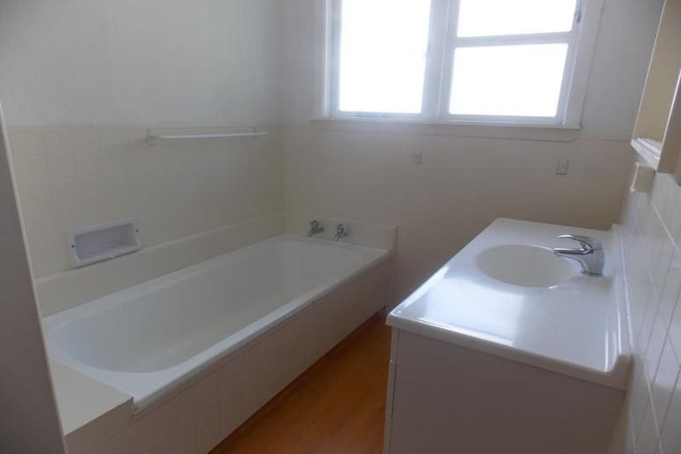 Photo of property in 15 Bancroft Terrace, Newlands, Wellington, 6037