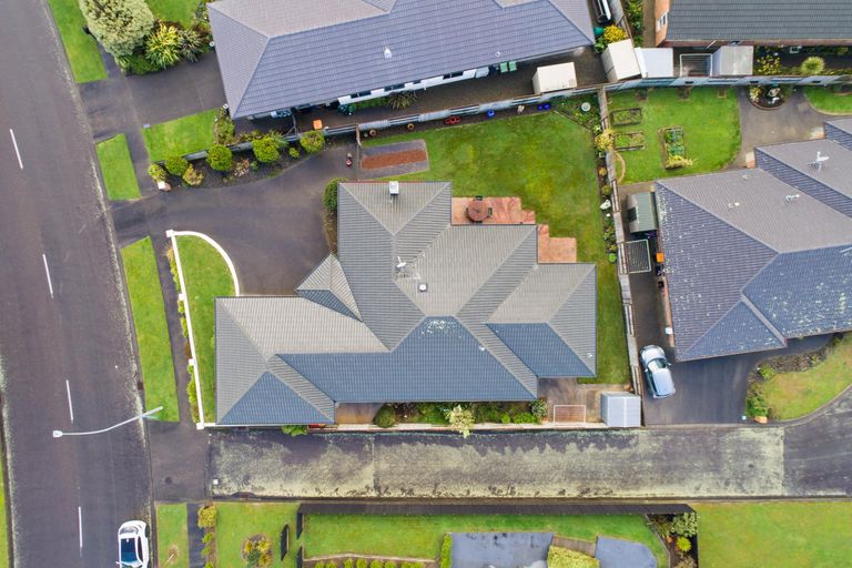 Photo of property in 24 Johnstone Drive, Fitzherbert, Palmerston North, 4410