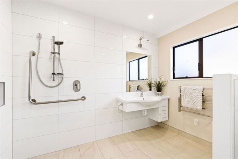 Photo of property in 1/25 Rathgar Road, Henderson, Auckland, 0610