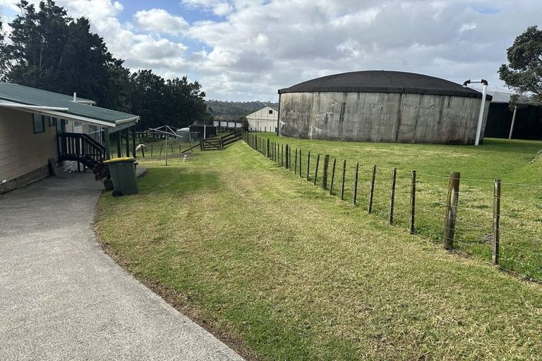 Photo of property in 451 Paremoremo Road, Paremoremo, Auckland, 0632