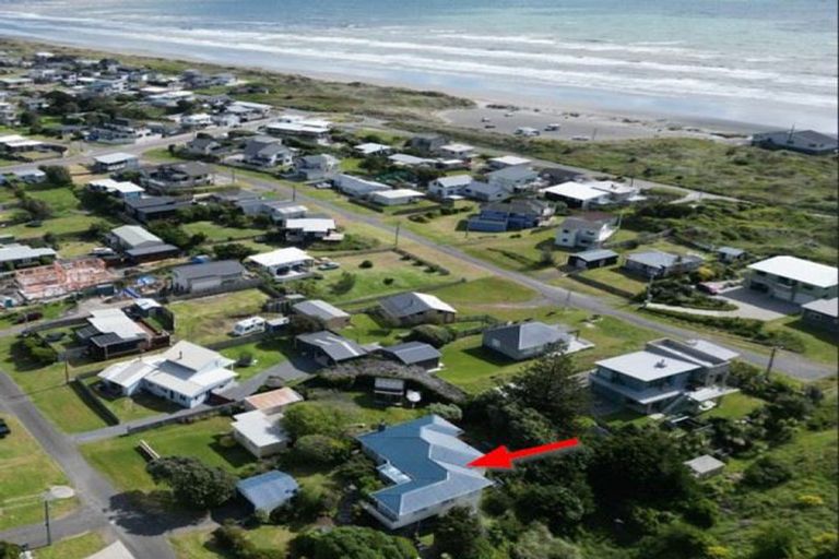 Photo of property in 18 Brown Terrace, Foxton Beach, Foxton, 4815